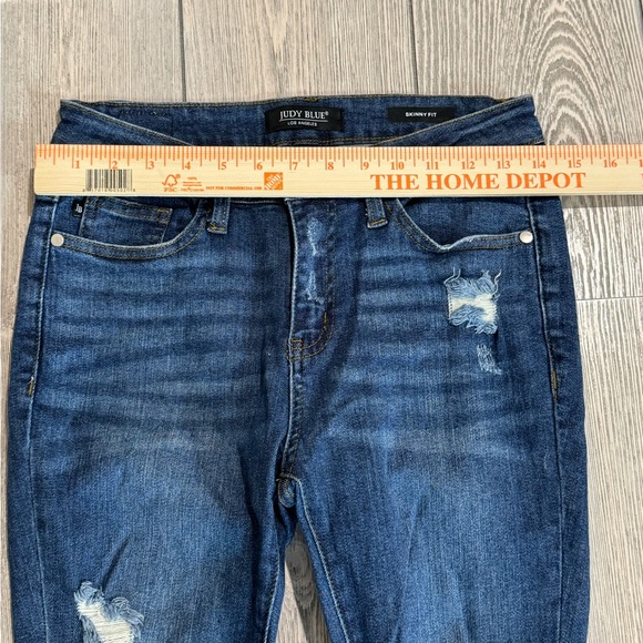 Judy Blue Jeans 5/26 Mid-Rise Skinny Asymmetrical Cuff Distressed Dark Wash - Picture 3 of 10